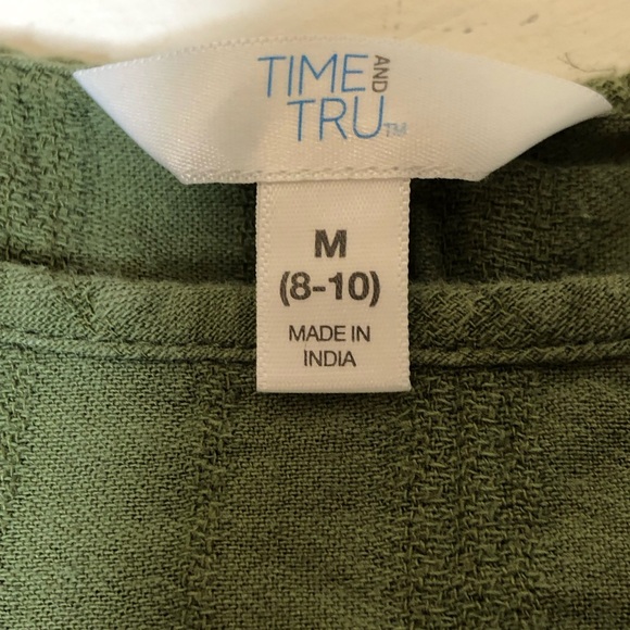 Women’s Time and Tru Green Blouse, Medium (8-10) pre-owned, pet/smoke free home - Picture 3 of 10